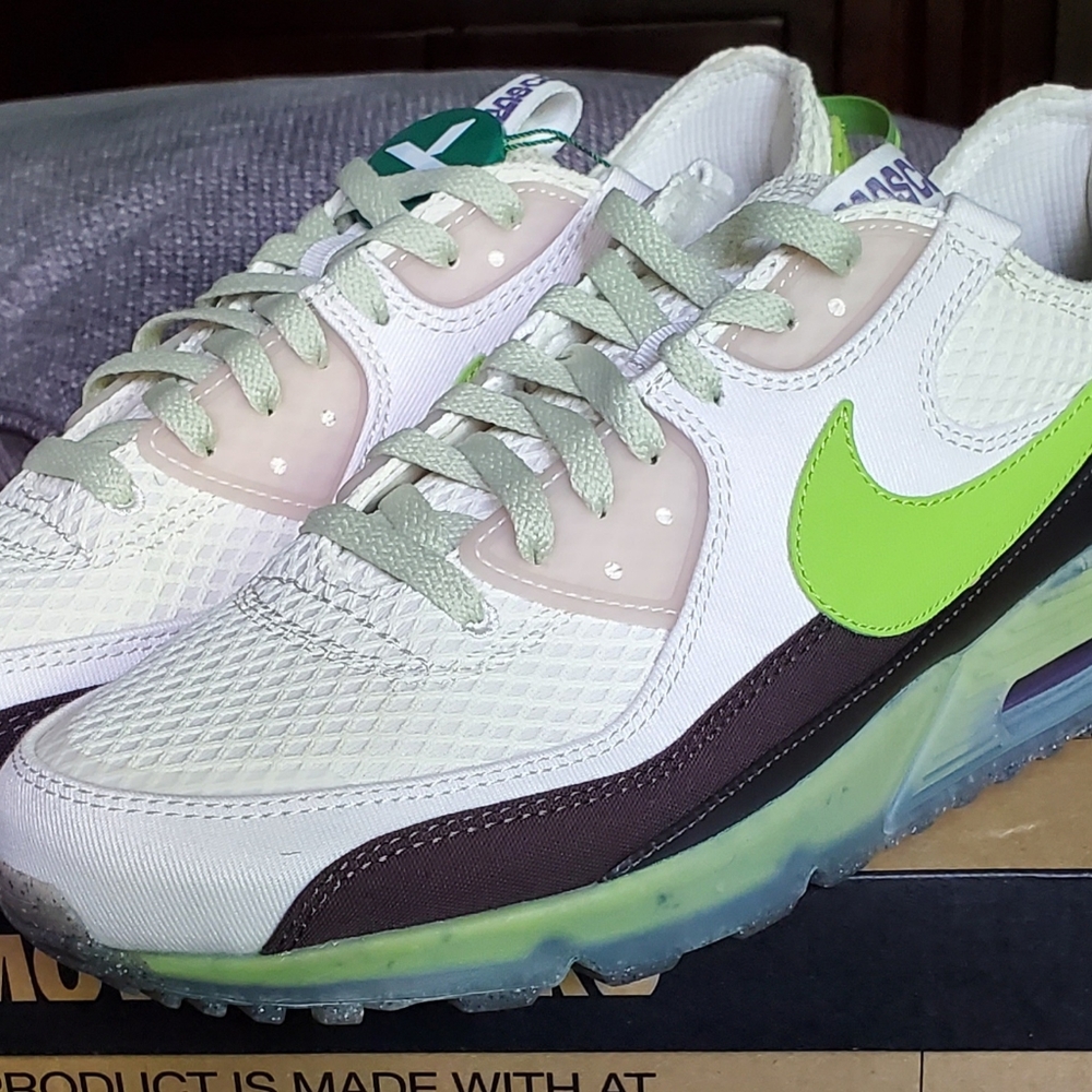 NIKE AIR MAX 90 TERRASCAPE "PHANTOM VIVID GREEN" SIZE 13M DM0033-001